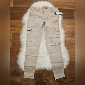 💥Sale💥NWT or NWOT Women's Beige Vintage Cargo Jeans